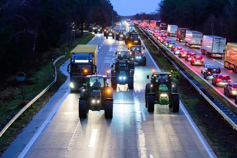 Bauernprotest: 300 Traktoren Blockieren Autobahn-Zufahrten In RLP